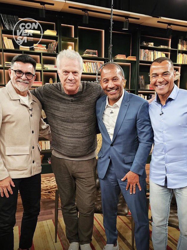Que entrevista deliciosa de <a href="/PBiaL/">Pedro Bial</a> com os craques campeões da Copa do Mundo de 1994. Ricardo Rocha engraçadíssimo, Mauro Silva elegantérrimo e Cafu um gentleman!  Quanta história pra contar! Tempo que nosso futebol era diferenciado e a camisa pesava pros adversários! Assista!