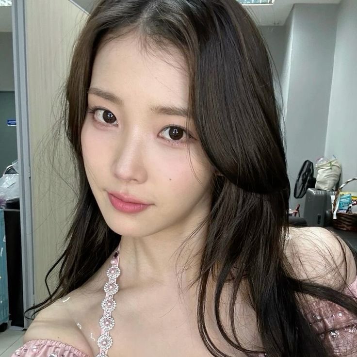 hello, i’m kim ! not new to #studytwt but i’m looking for new moots !! 

    ୨୧  incoming g11 stem student 
    ୨୧  filo virgo infj pan
    ୨୧  journalist, sci high student
    ୨୧  loves txt iu kdrama manhwa books 
          &amp; music

♡/↺ to be moots ૮ ˶•~•˶ ა #studytwtph