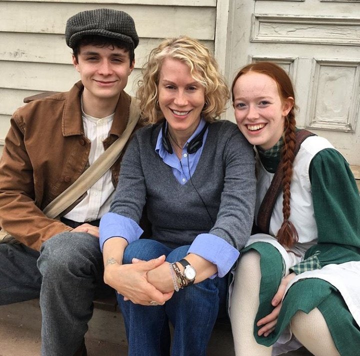annewithanebr's tweet image. Moira Walley, produtora e diretora principal de #AnneWithAnE fez um anúncio em suas redes sociais.

"Tenho algo especial e excitante para revelar muito em breve!"