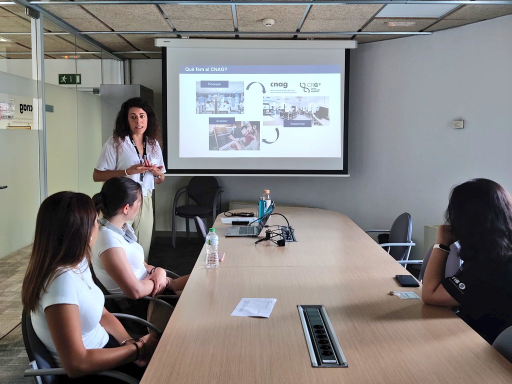 ljimenezgracia's tweet photo. Once again, we kicked off the #BATX2LAB Summer program @PCB_UB!🚀
Together with @paulanietog, we welcomed 3 high school students to the Single Cell Genomics - @hoheyn lab @cnag_eu. They will conduct their practical research projects analyzing @10xGenomics data with us. 🔬👩🏻💻 https://t.co/X0NwqS72M1