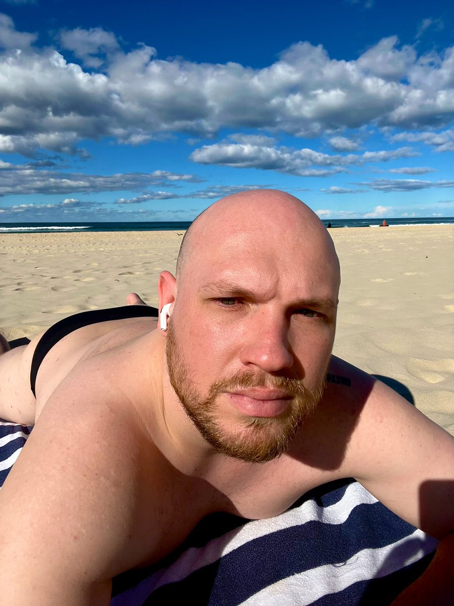 Obligatory beach booty snap 🍑✌🏼