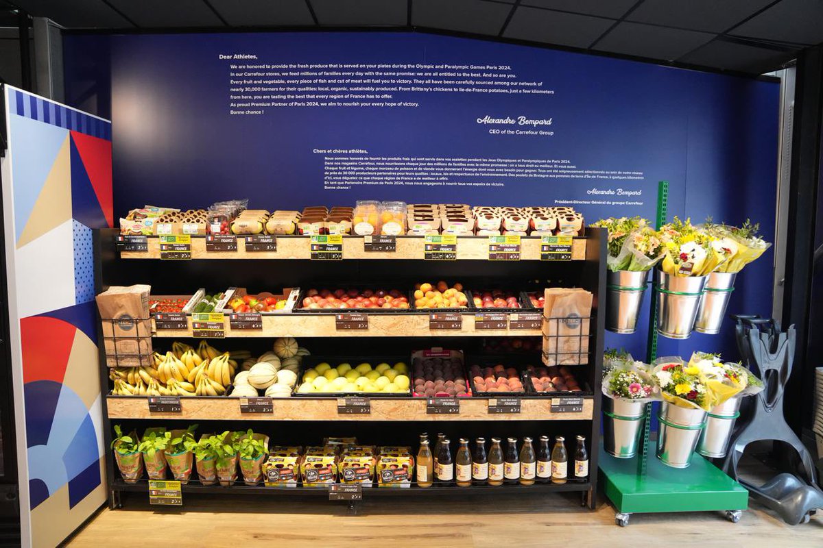 EveZuckerman's tweet photo. Ouvrir un magasin sur-mesure dans le Village des Athlètes, c’est fait ! ✅
Fruits, snacks, boissons, fleurs pour les victoires, gâteaux pour les anniversaires ou encore fromages français et souvenirs de Paris…tout y est. Chers athlètes, bienvenue chez vous ! #TeamCarrefour J-8 https://t.co/bvKJGNgQAE