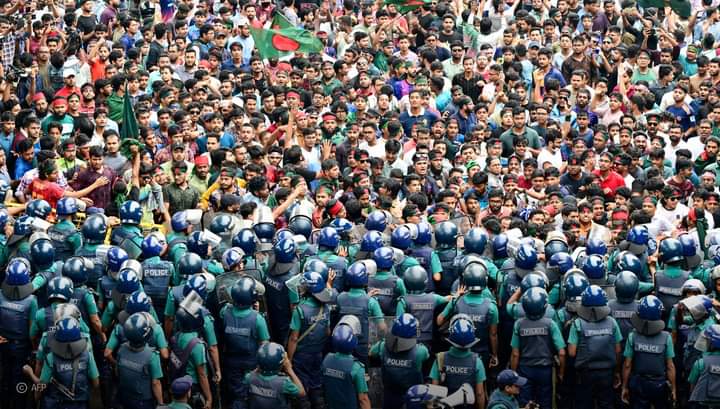 fahuthemarketer's tweet photo. Heartbreaking news from Bangladesh: Thousands of students are being injured and killed. This brutality must end. We urge the USA and United Nations to take immediate action to stop this violence. #SaveBangladeshiStudents #HumanRightsViolations
#StepDownHasina https://t.co/sHSPKqTTQu