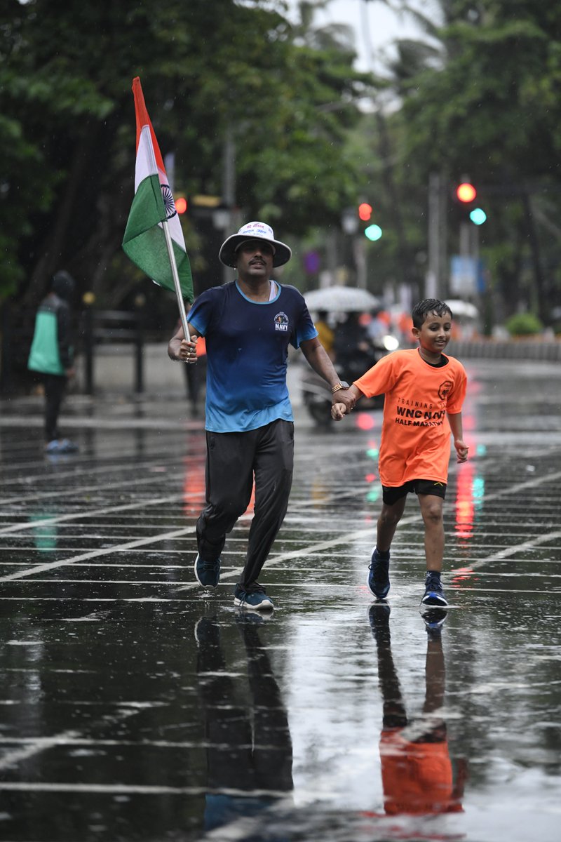 IN_WNC's tweet photo. Flagging Off in style!
RAdm CR Praveen Nair, #FOCWF, unveiled #WNCNavyHalfMarathon2024 logo & flagged off first promo run. The scenic Marine Drive promenade, peppered by a stiff monsoon breeze & occasional showers, served as an apt backdrop for the run which saw 300 enthusiasts. https://t.co/m7xSrIkXX4