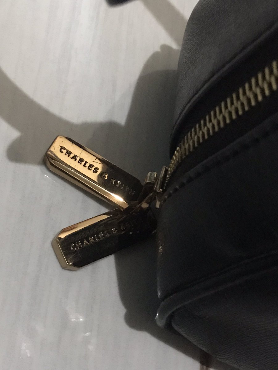 byeonwooseokH's tweet photo. WTS TAS CHARLES &amp; KEITH ( CK ) 

💸 700 nego

aku lupa harga aslinya ini udh lama bgtt but overall still in good condi yaa
9/10

dm for details &amp; proof 

#wtb #ck #wts #Zonajajan #secondhand #wtsbag https://t.co/j1eHwn3FpN