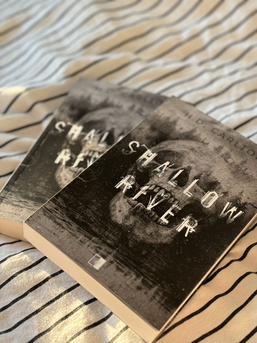 topateraa's tweet photo. #shallowriver 🖤
18.07.24 ~ witam was w tym pięknym dni, jakim jest premiera mojej cudownej River i mojego cudownego Mako. historia dwójki bohaterów, którzy stali się dla siebie ukojeniem. historia River, która zanim dopuściła do siebie Mako, przeszła najpierw samą długą + https://t.co/DkXreO52kq