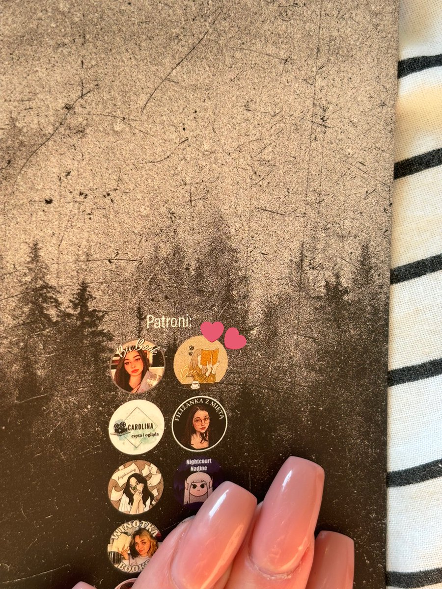 topateraa's tweet photo. #shallowriver 🖤
18.07.24 ~ witam was w tym pięknym dni, jakim jest premiera mojej cudownej River i mojego cudownego Mako. historia dwójki bohaterów, którzy stali się dla siebie ukojeniem. historia River, która zanim dopuściła do siebie Mako, przeszła najpierw samą długą + https://t.co/DkXreO52kq