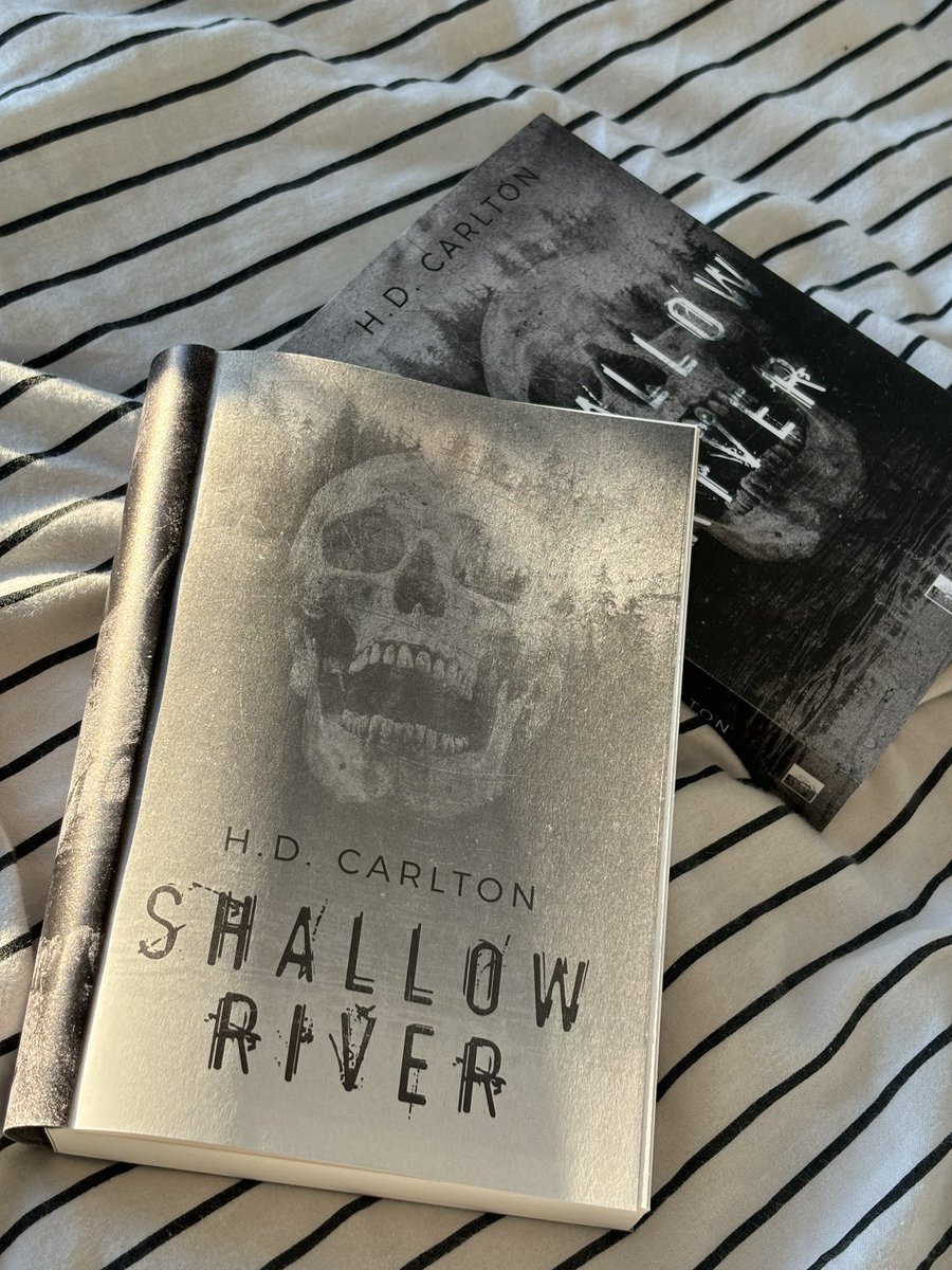 topateraa's tweet photo. #shallowriver 🖤
18.07.24 ~ witam was w tym pięknym dni, jakim jest premiera mojej cudownej River i mojego cudownego Mako. historia dwójki bohaterów, którzy stali się dla siebie ukojeniem. historia River, która zanim dopuściła do siebie Mako, przeszła najpierw samą długą + https://t.co/DkXreO52kq