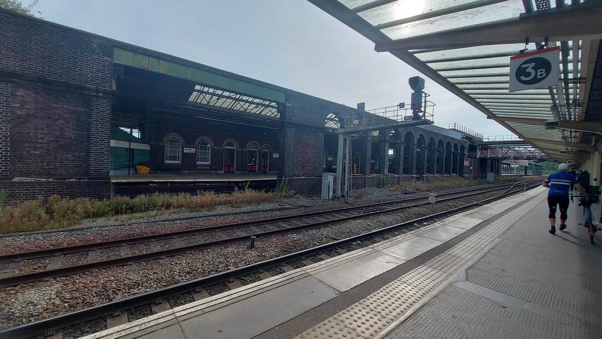 Heritarcheshire's tweet photo. The sun is shining this beautiful morning @TheQueenChester
So very disappointed @networkrail isn't maintaining G2 listed #chesterstation -plants on buildings cause damage- maintenance is so crucial-& why not plant wildflowers rather then let weed grasses takeover adj the tracks! https://t.co/7ZMhPnBsrK