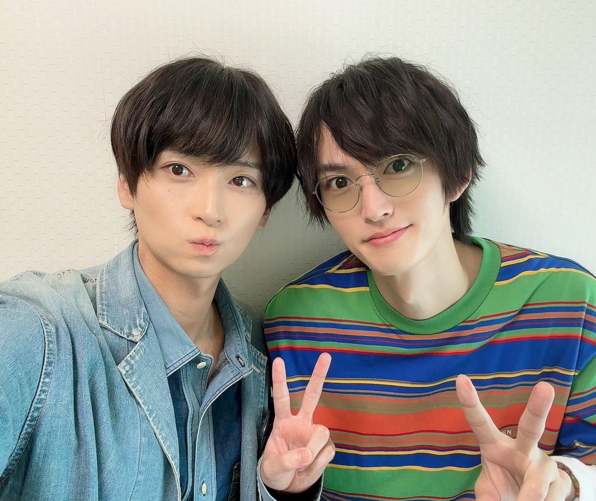 ara_mackey's tweet photo. 朝から
日テレ『ZIP! 』『DayDay. 』『ヒルナンデス！』にお邪魔してきました！！
ご覧頂いた皆さんありがとうございました✨

本日深夜24:59〜
#カミシモ
ぜひぜひ観てくださいね☺️

ちなみに。
『ZIP!』（三枚目）と『DayDay.』（４枚目）の合間に荒牧は少し変化しました。
何かわかる？ https://t.co/VSefmGuusg