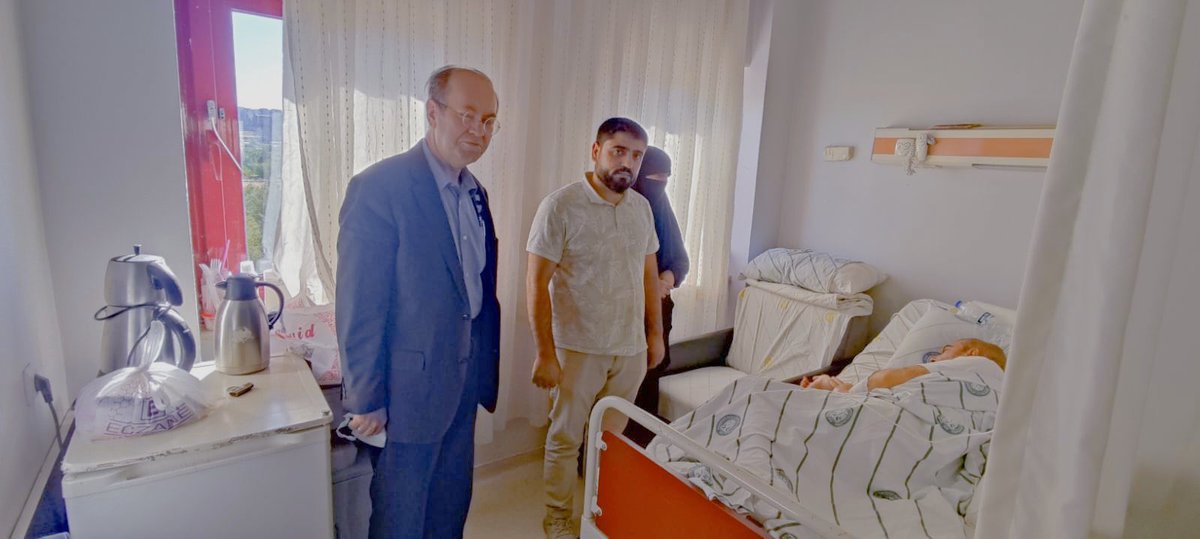 MTO'muzun demirbaşlarından Diyarbakır yöneticilerimizden <a href="/MustafaYOLDAS_/">Mustafa Yoldaş</a> kardeşimizin aylardır hastanede yoğun bakımda olan değerli babası Servet Yoldaş vefat etti.
Merhum 54 yaşındaydı. Beyin kanamasıyla başlayan hastalığı kansere dönüştü ve sonunda önceki akşama entübe edildi.