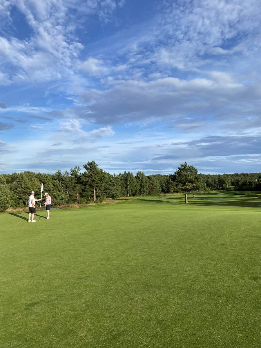 Golf i kveldssolen på Kragerø Resort ⛳️☀️❤️ #golf #sommer #kragerøresort