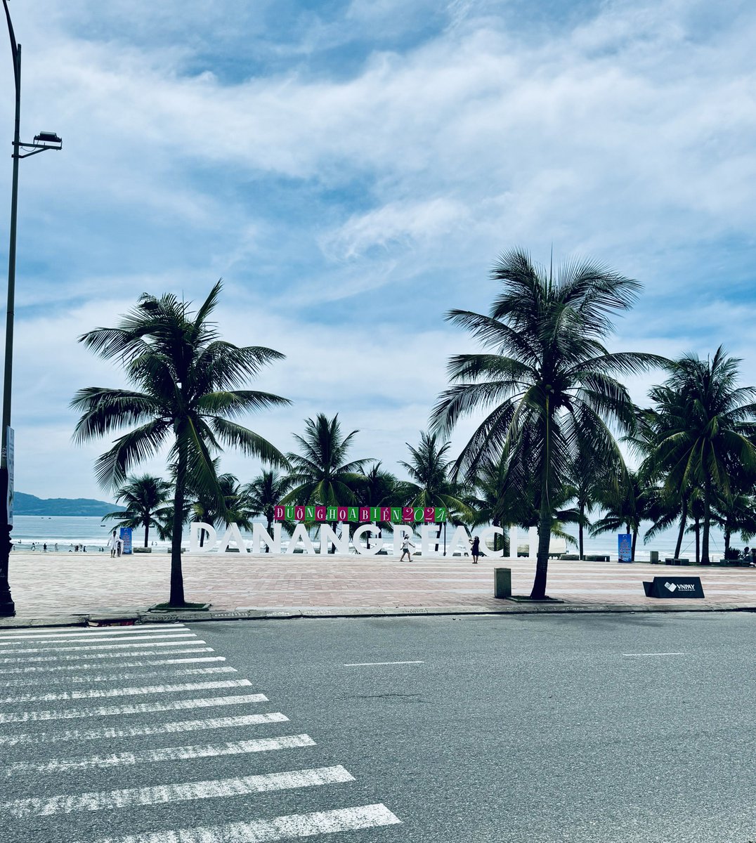 aya22ENGENE's tweet photo. Mカのリアルタイム投票前に街ブラ🏖️

市場にノンラー被ったニキちゃんいた♡
にしても……あっつーーーー☀️😎

#Vietnum #DaNang https://t.co/lVOB4BOnQv