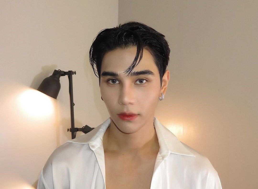 sayhikitten's tweet photo. สามพันรีระเบิด เกย์รับตัวแม่ระบาดแล้วจริงๆ ขออนุยาดแปะรูปเพิ่มเติมเพื่อความสะใจ ตอกย้ำความสวยของพี่เจฟตามประสาสาววายบ้าโพ แต่เค้าสวยมาก สวยแบบมากๆ มาดูเครื่องหน้าเอาค่ะ สวยสับ สวยสะบัด สวยแบบสมฐาตัวแม่ ไม่มีอะไรจะชื่นชมนอกจากคำว่าคนสวย พี่เจฟสวยมีอยู่จริงค่ะเชื่อเรา 😭 https://t.co/wWfMlXIyX7