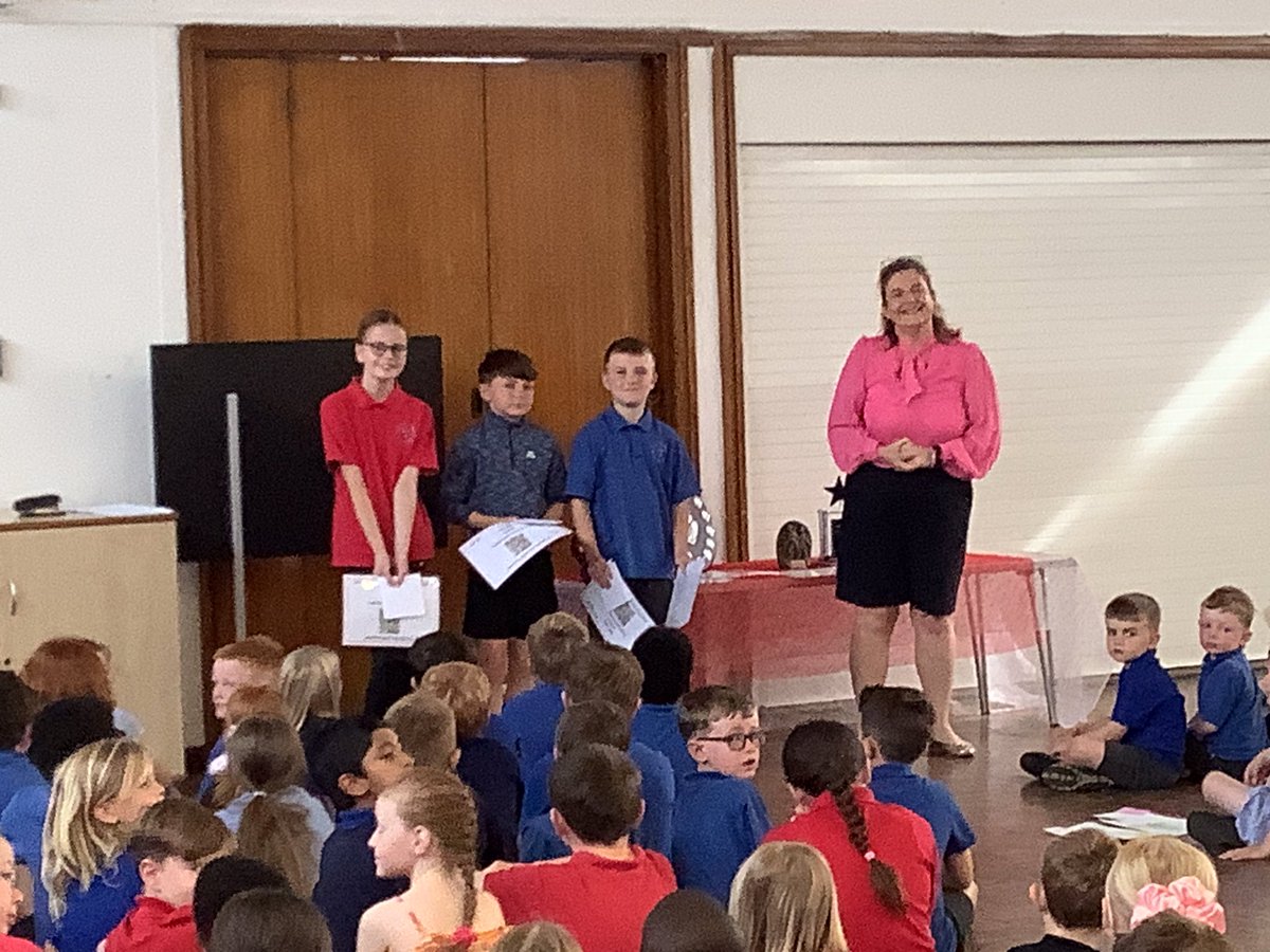 MrsCassidySTM's tweet photo. We want to thank our wonderful Head boy/girl and Deputy Head boy/girl for being fantastic leaders throughout the year and such positive role models to others. We thank you very much.  @StThomasMoreAlk https://t.co/saz4OHsBi5