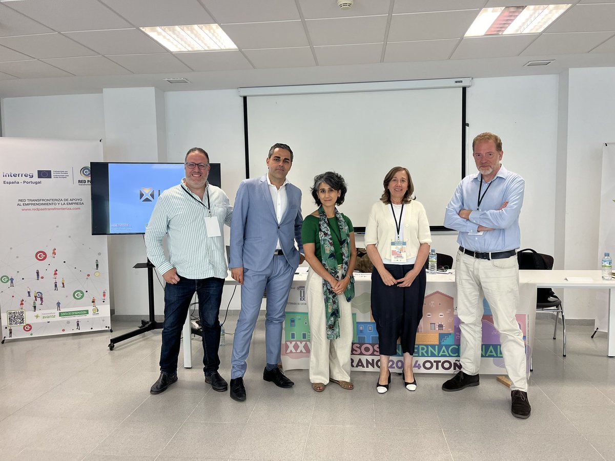 jafolgadof's tweet photo. Hemos aprendido del entorno empresarial global en Mesa Redonda II del Curso de Verano! Gracias a D. Santiago Del Pozo (VeyVe), Dª Virginia Nascimento (UP Heritage), D. Francisco  Rodríguez (THINK TANK Global),
D. Jorge Scharfhausen (Grupo LAX) y Dra. Joana Neves (AICEP). https://t.co/bWDRxa2CXe