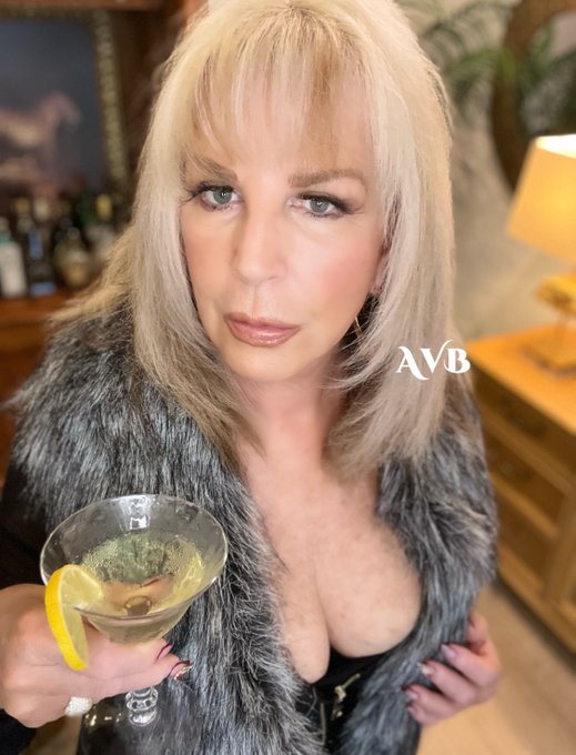 Friends and admirers; did you know that I now offer two locations for upscale adventures? Land O Lakes<a href="/tag/newprofilepic"class="tags"><span>#newprofilepic</span></a>