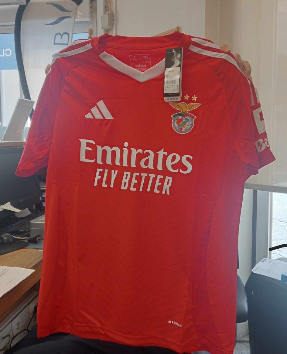 Obrigado <a href="/lojadebairro/">Loja de Bairro - Camisolas Desportivas</a> e <a href="/McQueenInfos/">McQueeИ Infos 🚗</a> a camisola já chegou e em otimas condições e qualidade  5 estrelas💫 
Para quem quer camisolas de qualidade já sabe <a href="/lojadebairro/">Loja de Bairro - Camisolas Desportivas</a> é uma excelente escolha