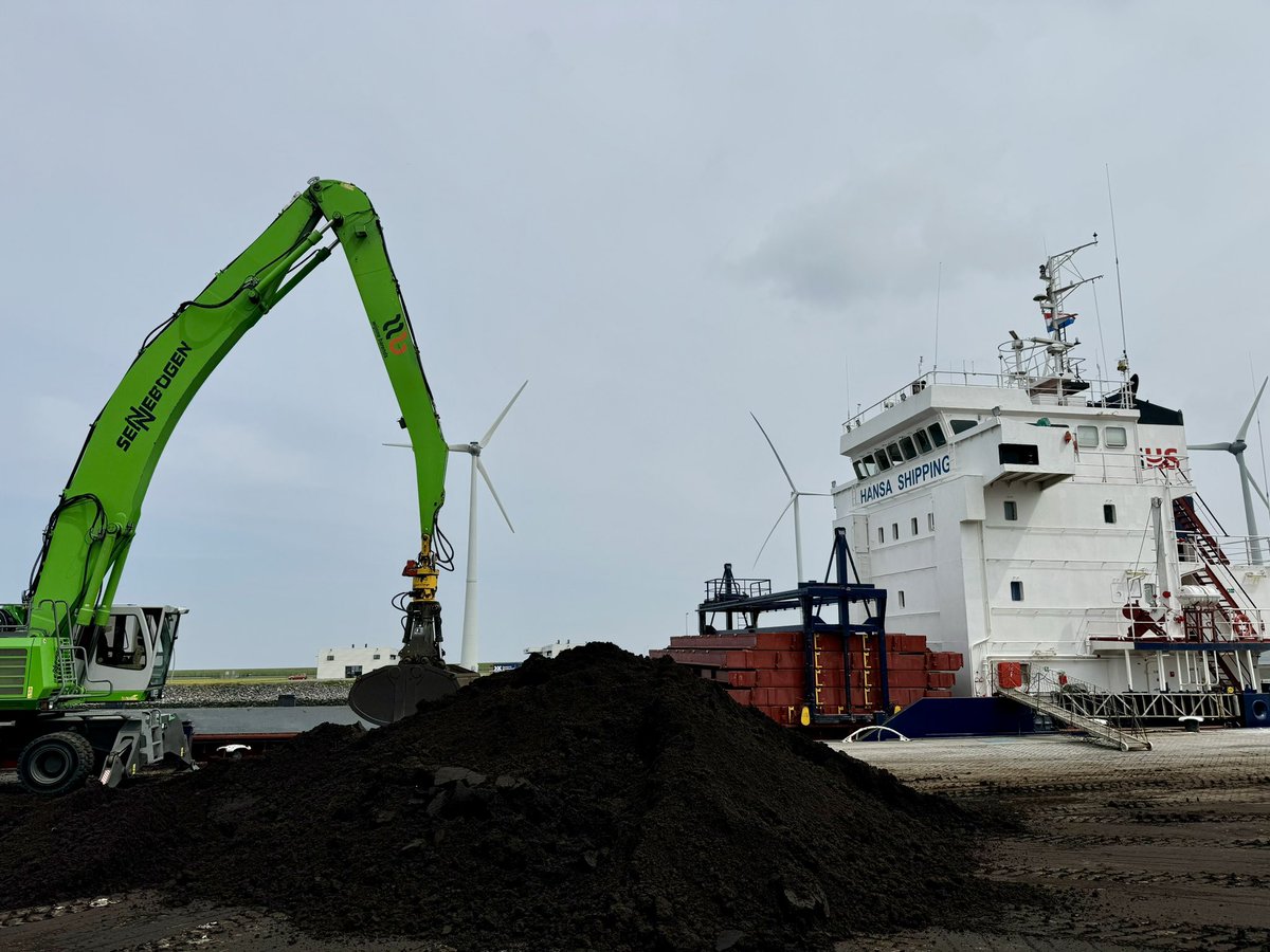 balticorganic's tweet photo. Loading 3.500 tons Organic Power 💪🏿 for 🇪🇪 sia Baltic Organic 🌱 sia Grīnis organic farming 🌾 #healthysoil #soilboost #kompost 👊 https://t.co/870z0Ekl6r