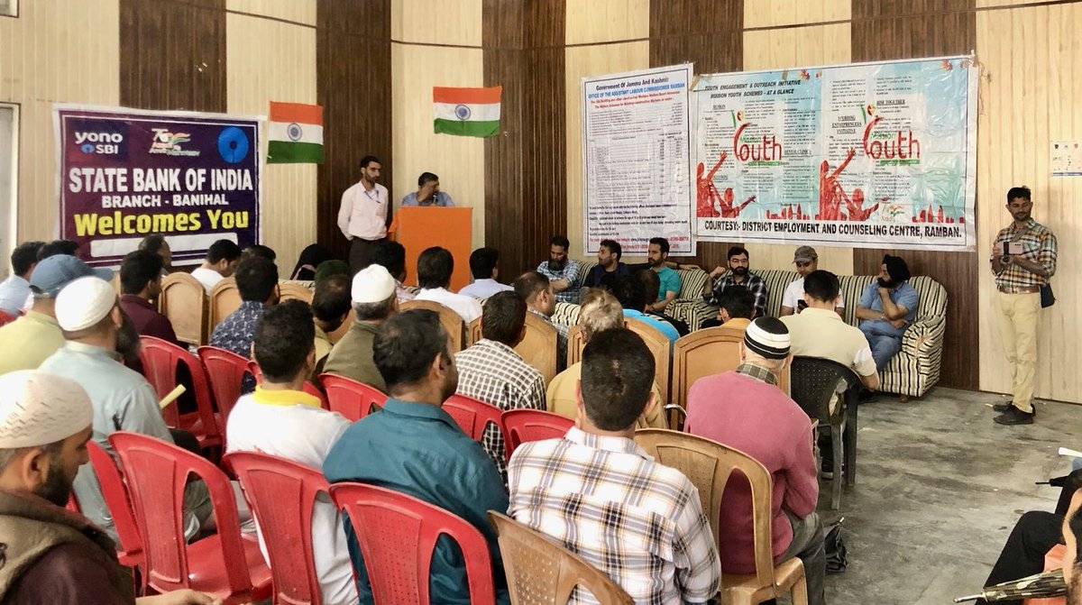 JkediRamban's tweet image. Team Ramban attended an enlightening program by DECC Ramban at Town Hall Banihal! The session was all about educating youth on the J&amp;amp;K Government&apos;s self-employment and entrepreneurship initiatives.#YouthEmpowerment #JKDevelopment @JKEDI4U