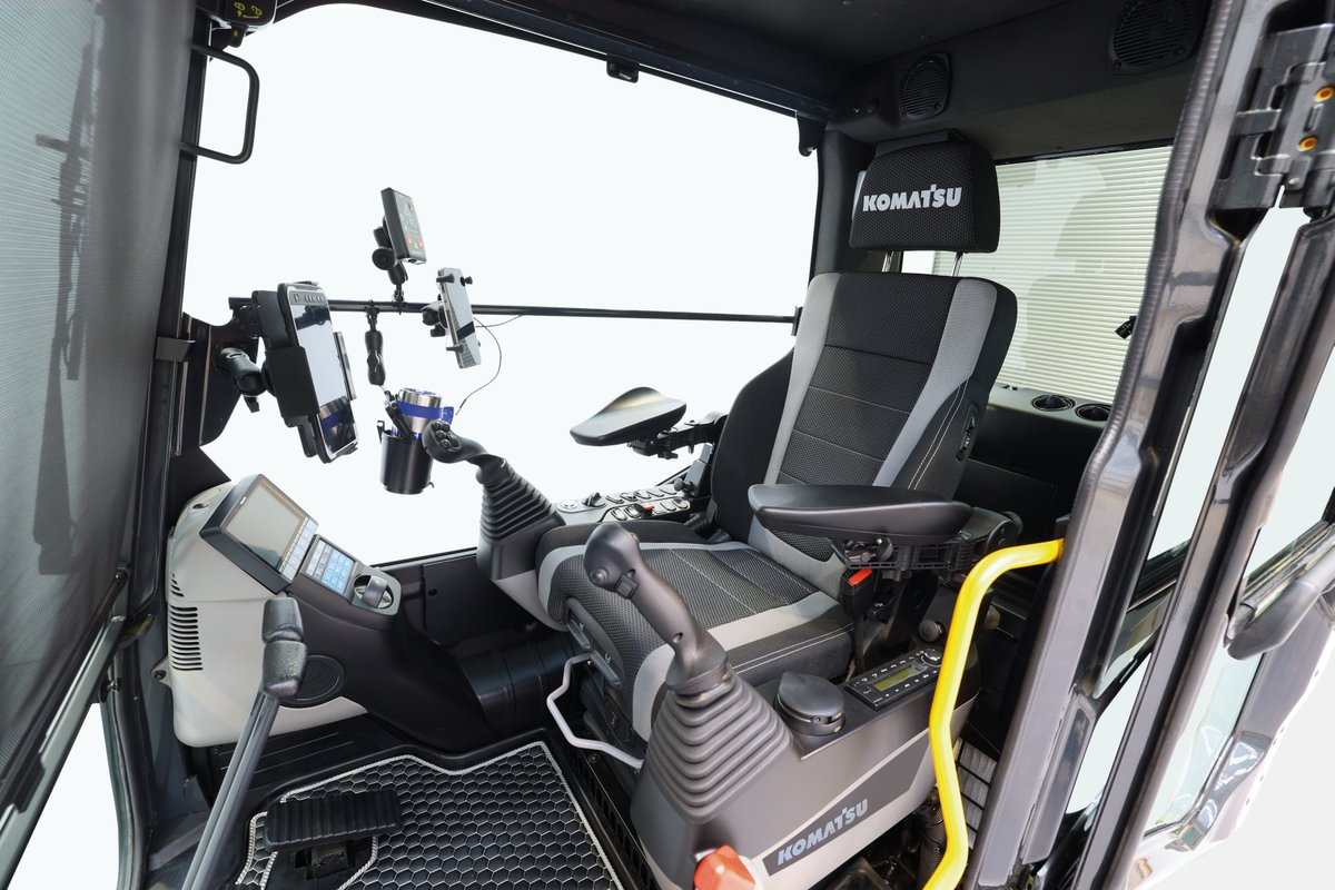 TheDiggerBlog's tweet image. From the Blog: Komatsu’s new cab dlvr.it/T9lZ08 #blog #construction #equipment