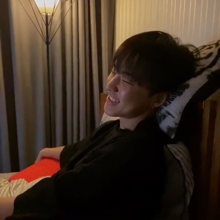 seijohsun's tweet image. be with you.

— maybe santi (sk) has a temper, and maybe he doesn’t speak his mind as often, but for drei (sy) it’s okay. he just wants to be with him every single day.

alternatively, how it feels to be loved by andrei kwon as told by santi.

a #soonboo filo au.