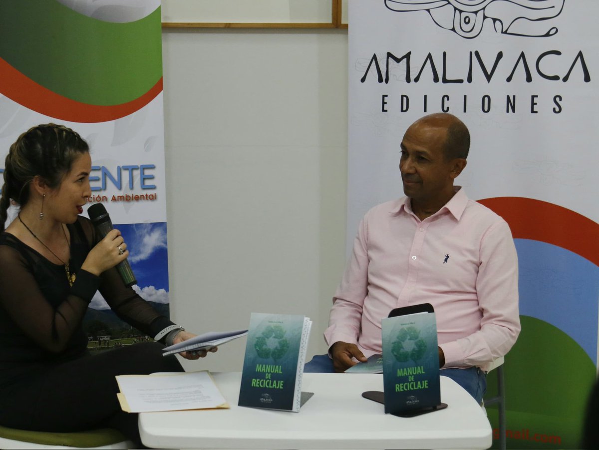 MinecOficial's tweet photo. Presentan Manual de Reciclaje en la Filven 2024

Exposición del Libro “Manual de Reciclaje”, del escritor Ronald Piña, distribuido por Amalivaca Ediciones de @FundambienteC , ente adscrito al Minec.
1/2 https://t.co/TG6ta9Damv