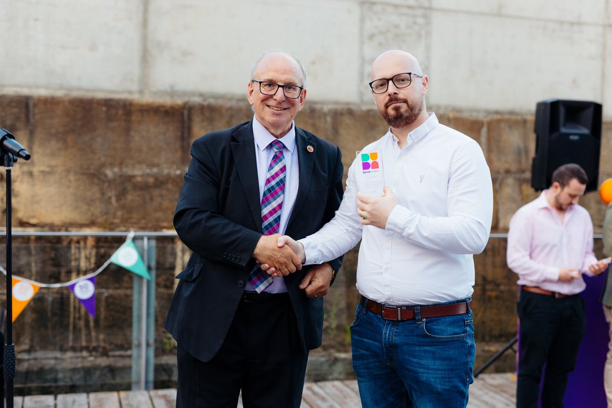 FutureHumber's tweet photo. Long-standing Bondholders awards have been presented to businesses and people who have been a part of Bondholders for over 20 years, including @KCOMhome @Sparq_live @PPHCommercial 🏆 

#30YearsofBondholders 3️⃣ 0️⃣ https://t.co/R8IlvXXgwf