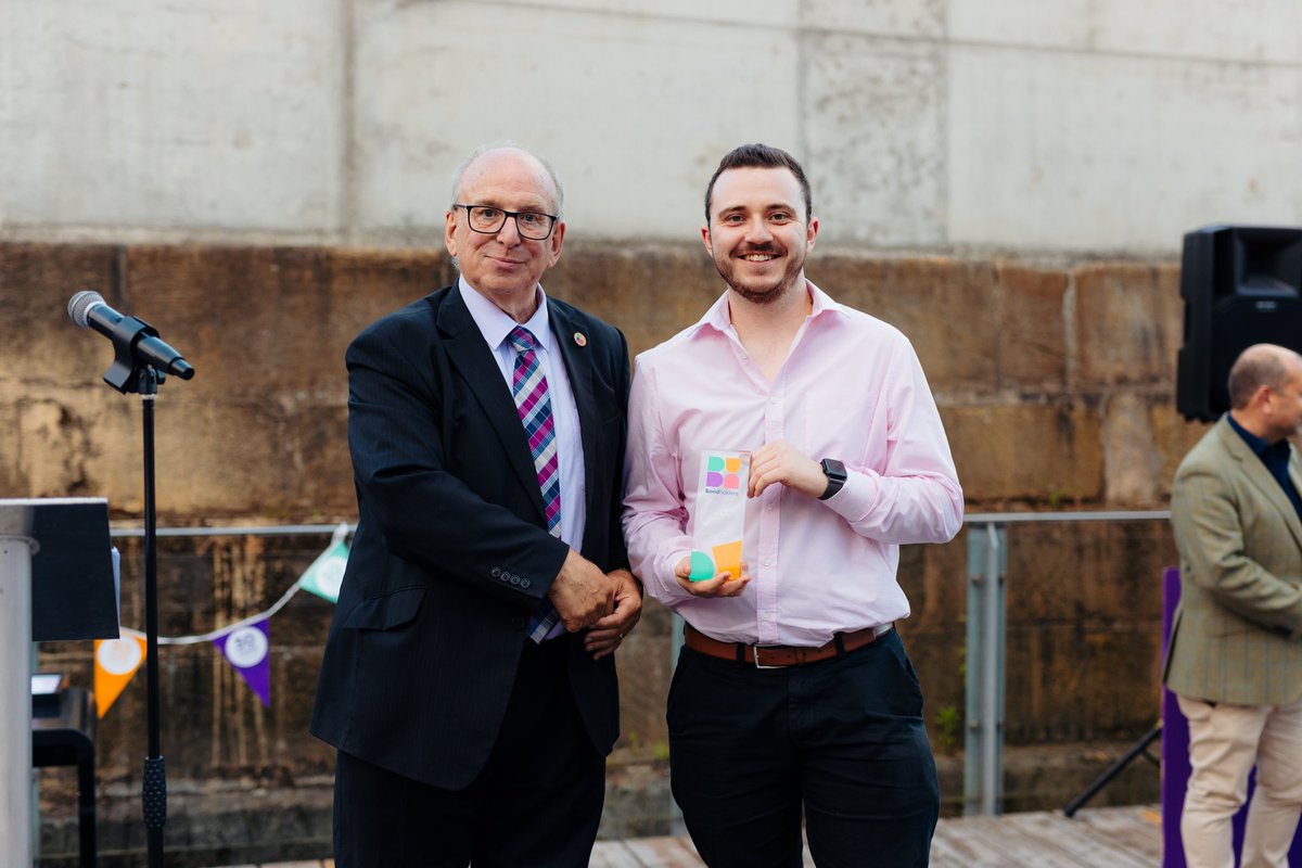 FutureHumber's tweet photo. Long-standing Bondholders awards have been presented to businesses and people who have been a part of Bondholders for over 20 years, including @KCOMhome @Sparq_live @PPHCommercial 🏆 

#30YearsofBondholders 3️⃣ 0️⃣ https://t.co/R8IlvXXgwf