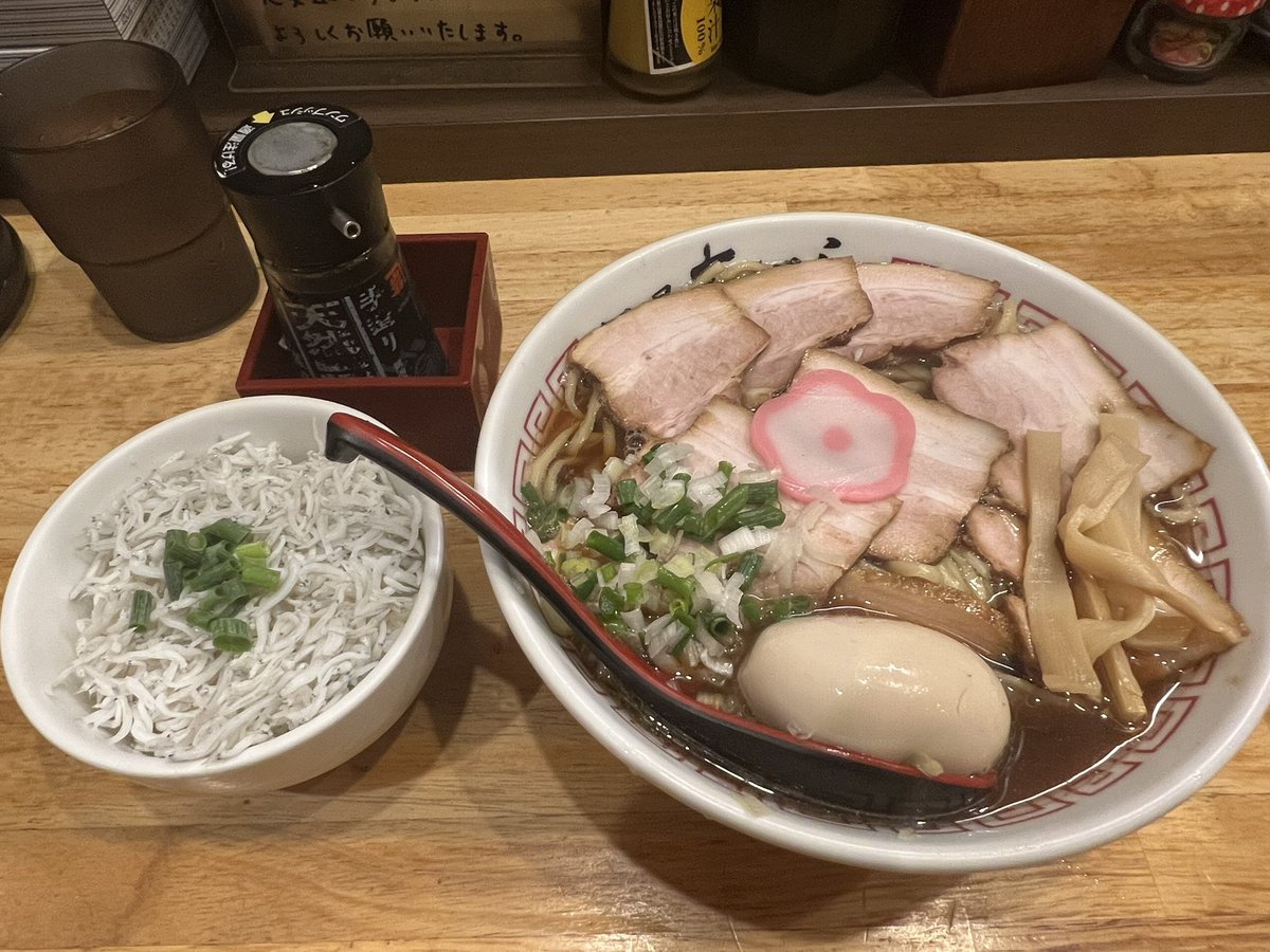 mosisimosisi's tweet photo. 美味すぎるラーメン🍜屋まで、zero9なら最速！！！！！！

＃電動キックボード
＃zero9 https://t.co/DVrb9fcsnR