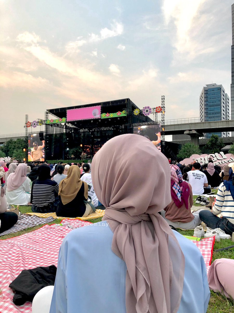 skyjaeminy's tweet image. guys⁉️ aku kemarin konseran dari
siang (yang super duper panas karena beriemur untuk ambil tiket) sampe malam dan wanginya tetap stay😭🌟🌟🌟🌟🌟🌟
