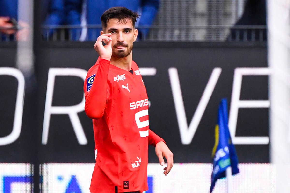 RoazhonGirl's tweet image. Le genre de footballeur qui te fait aimer ce sport, qui te fait lever de ton siège.

Merci pour ton élégance, ta technique, ta classe, ton intelligence.
Merci d’avoir fait briller le jeu du Stade Rennais. 
Quelle chance d’avoir pu t’admirer.

Bonne chance et éclate toi ! ❤️🖤