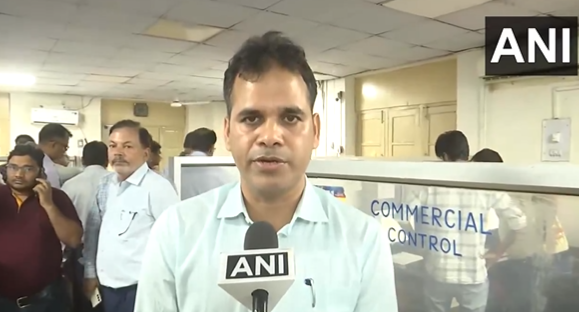 EconomicTimes's tweet photo. On the #Dibrugarh-#Chandigarh express #derailment, Pankaj Singh, #CPRO, #NorthEasternRailway says, "...#MedicalVan of #Railways has reached the spot and rescue operation has been started. #HelplineNumbers have been issued. It happened around 2.37 pm. As per initial info, 4-5 coaches derailed..."
(ANI)
🗞️ Catch the day's latest news and updates ➠ https://t.co/3fgSk4LZyt