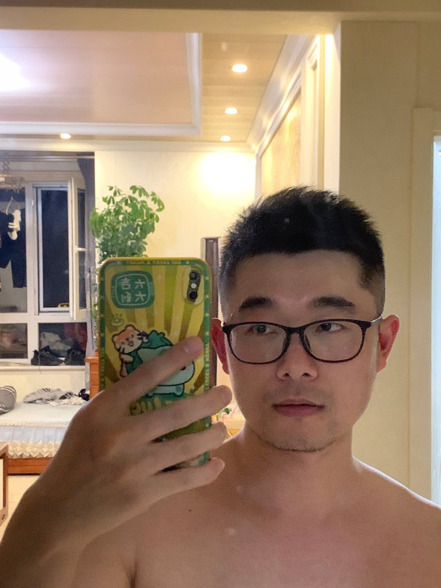 太热了，刚洗完澡，没10分钟就又满身大汗