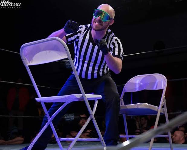 How does <a href="/dabryceisright/">Bryce Remsburg</a> not snap his ACL/MCL every time he counts a pinfall??? Awesome referee!! So good during the <a href="/The_MJF/">Maxwell Jacob Friedman™️</a> &amp; <a href="/WillOspreay/">Will Ospreay • ウィル・オスプレイ</a> match! <a href="/AEW/">All Elite Wrestling</a> #AEWDymamite