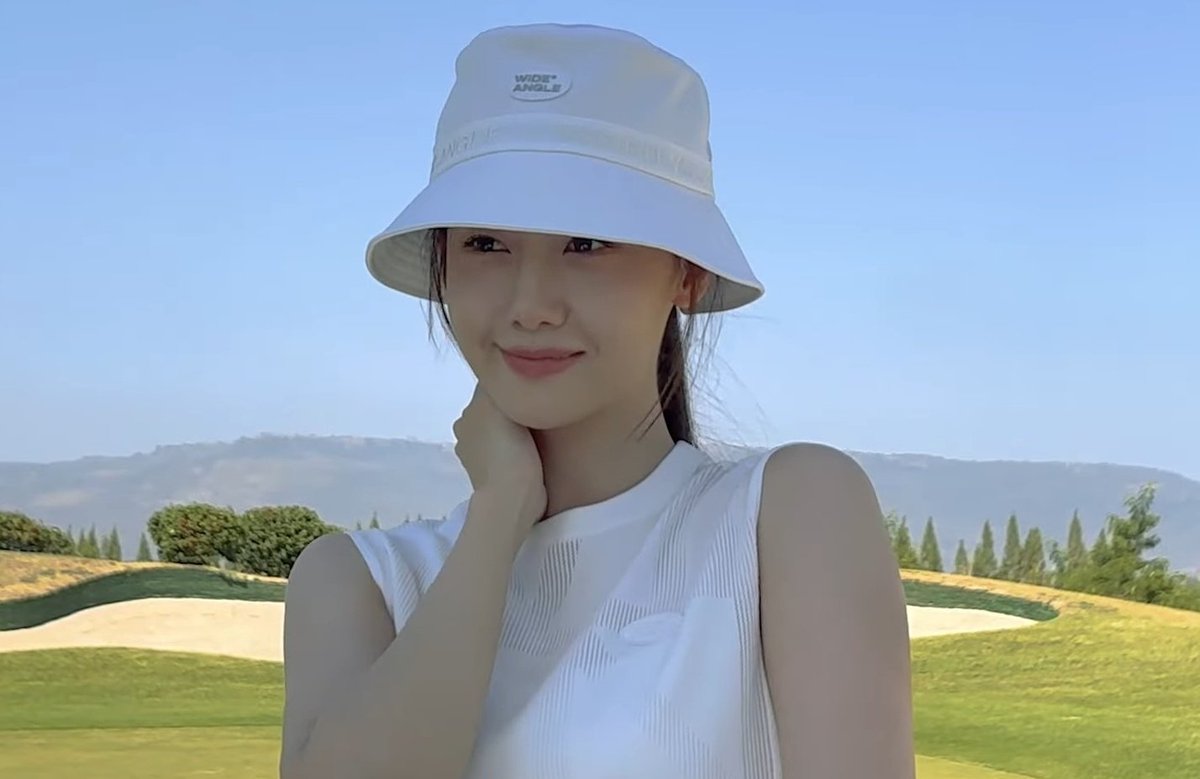 tanyalmighty's tweet image. thank you YoonA for inventing face card

#LimYoonA #임윤아 #WideAngle