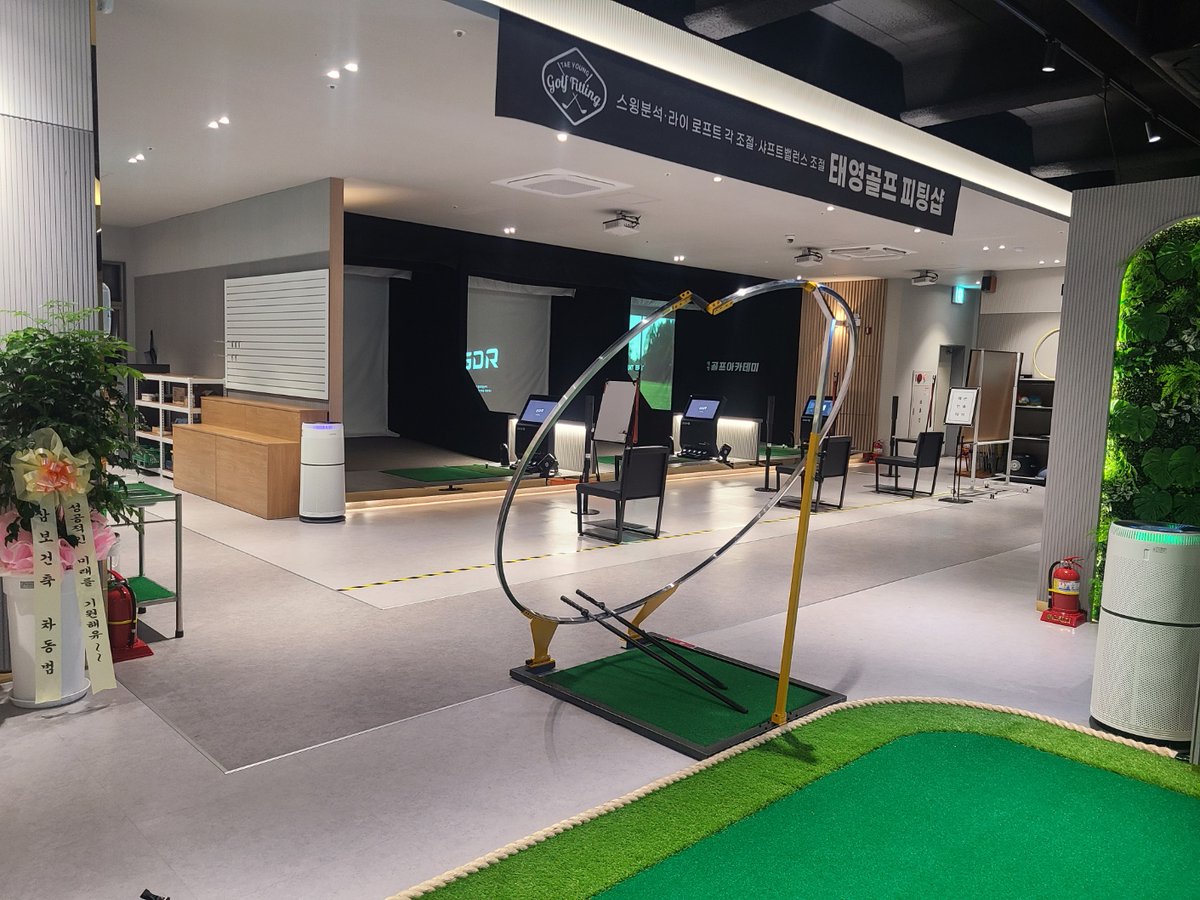 Proswing_Inc's tweet image. #스윙플레인 2.0은 아마추어 골퍼들에게 올바른 스윙궤도를 직접 스윙하게 하여 몸소 체험하고 이해시켜 레슨의 효과를 높입니다.

제품문의:1899-6637

#골프연습장레슨기구 #골프스윙교정도구 #골프원형스윙기 #골프자세스윙기 #드라이버스윙머신 #아이언스윙머신 #드라이버궤도기 #아이언궤도기