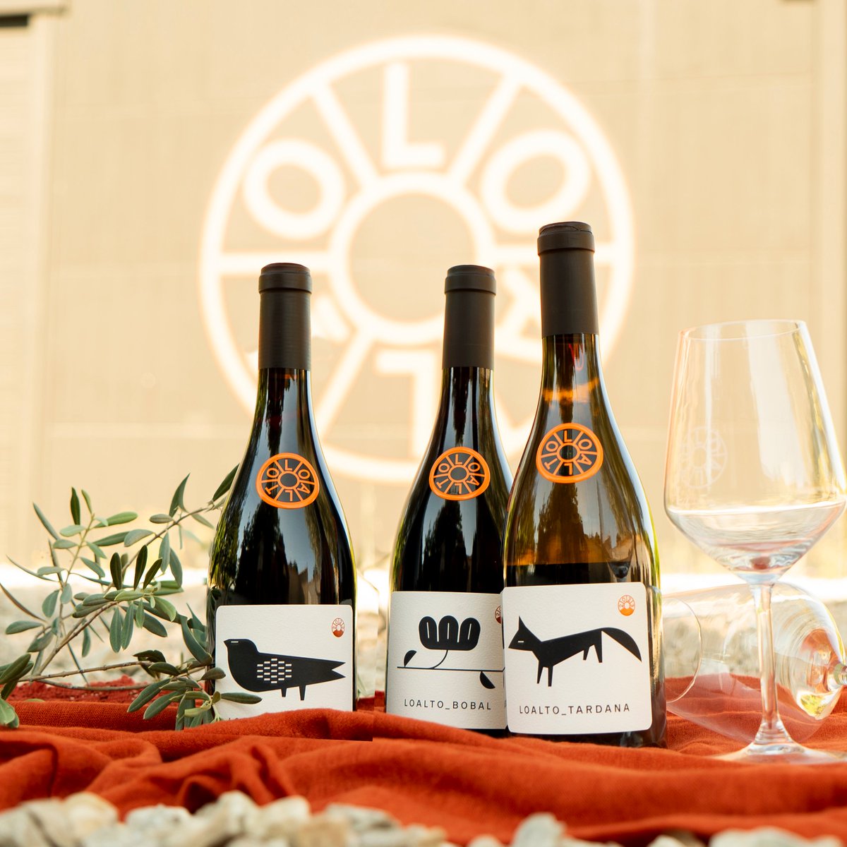 _loalto_'s tweet photo. Los regalos de nuestro paisaje. ¡Y son todos para ti! _ Gifts from our landscape. And they're all for you!
#LoAlto · #VinosLoAlto · #Bobal · #Garnacha · #Tardana
> https://t.co/CXd8AX7UBa https://t.co/H6wg3azAXp