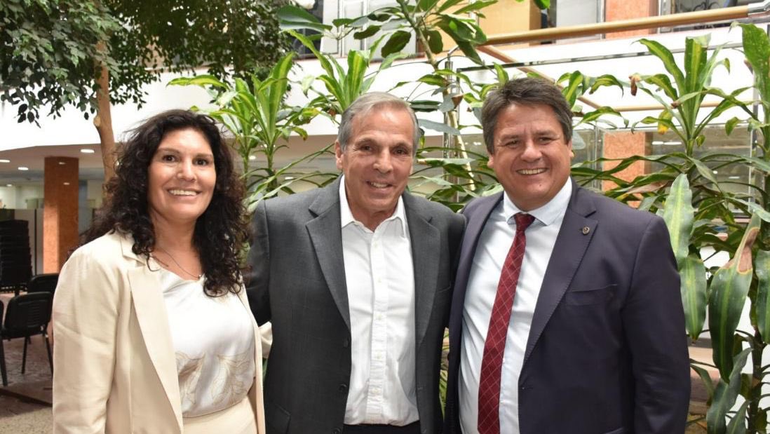 clauargumero's tweet photo. ¡Feliz cumpleaños compañero @jorge_sapag! Deseo que tenga un gran año, rodeado de cariño junto a sus seres queridos y afectos.
¡Felicidades! https://t.co/vNXlCIeJHc