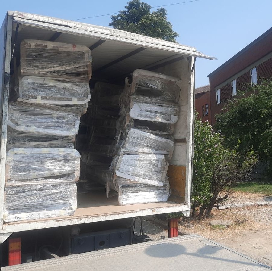 kombi011's tweet photo. Kad imate dovoljno tovarnog prostora za kabastu robu + kamion koji ima nosivost 7t za robu veće težine 💪📲🚚 https://t.co/wskeEgb718