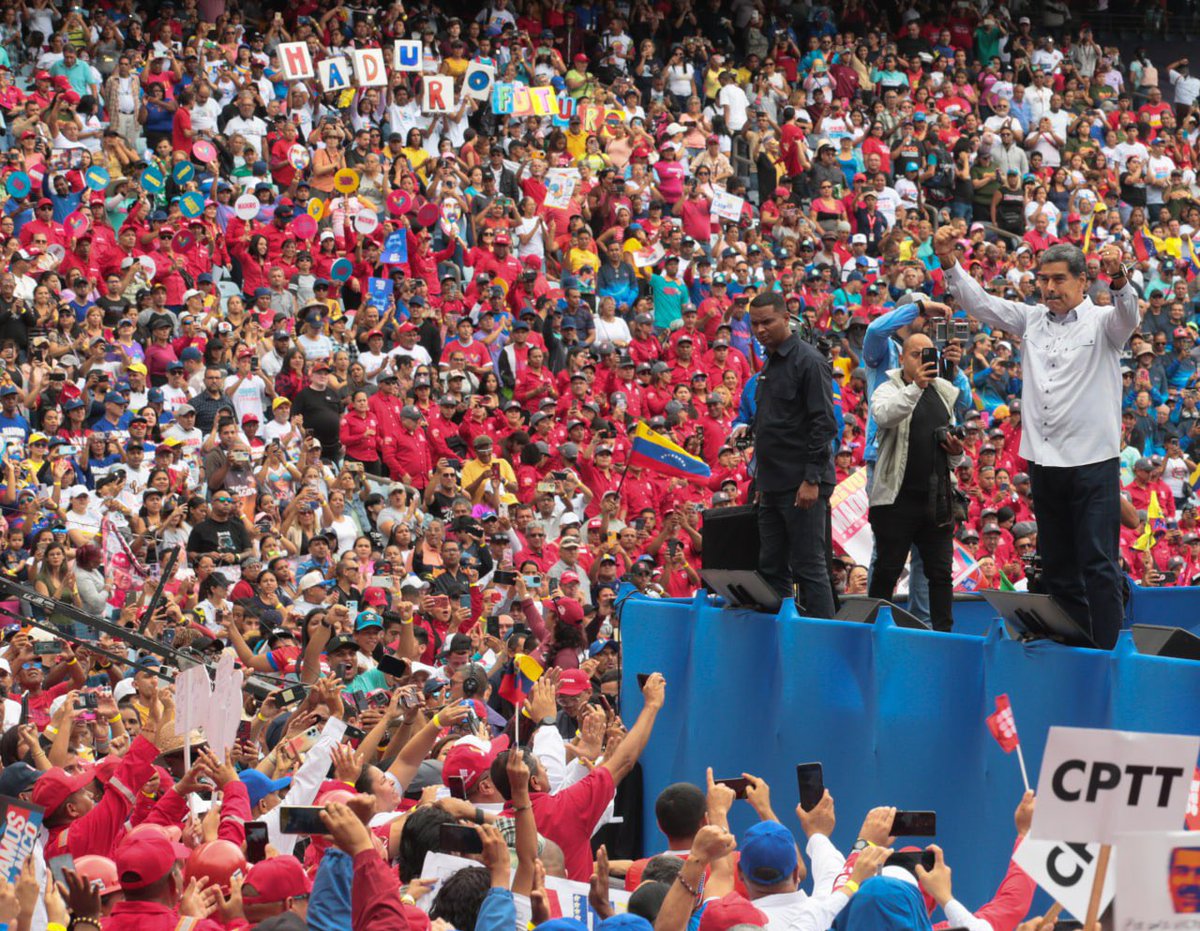 RoiLopezRivas's tweet photo. ¿Cómo se puede definir el día de ayer en la campaña de Nicolás Maduro, el candidato del pueblo?

MONUMENTAL. https://t.co/U5putFyYKs