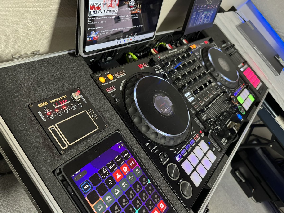 Masakey's tweet image. kaoss padをDJ機材に組み込んだ！
これは絶対相性良いでしょ♪
保護フィルム空気目立つけど、あると安心だし触れてる場所を指先で感じられるので👍

#myownNTS #korg #kaosspad