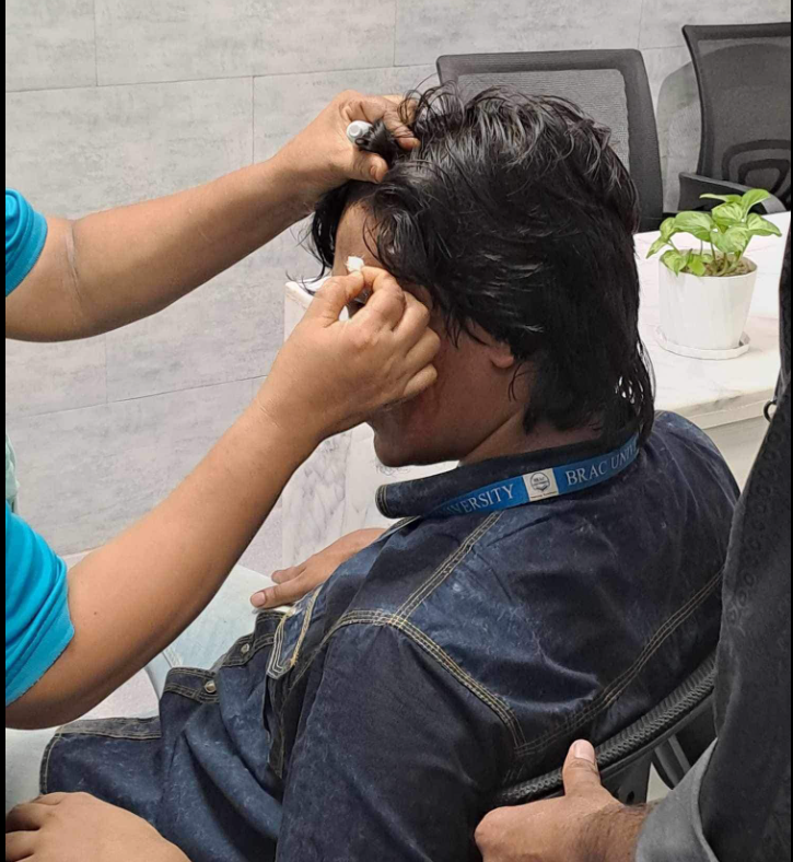 itzifrat's tweet photo. 🚨SCENES FROM #bracuniversity MEDICAL CENTRE.
#SaveBangladeshiStudents #কোটা_আন্দোলন_২০২৪ #BangladeshiStudentsareinDanger #StudentsUnderAttack #bracu #AlleyesonBangladesh #AllEyesOnDhakaUniversity https://t.co/azCvwN2i9j