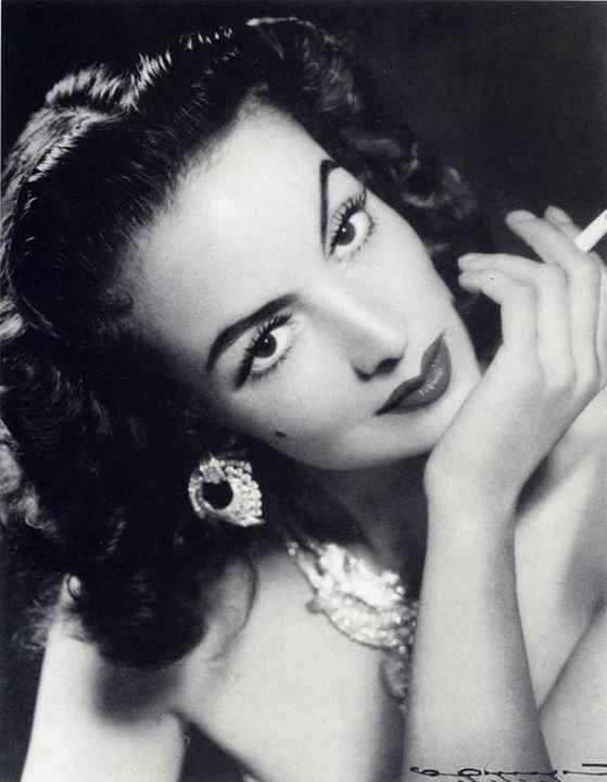 Ann_Valenna's tweet photo. @hhelldoll Naomi, María Felix y Barbara Mori https://t.co/zvRtoMAn5v