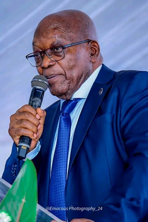 MasilelaDr's tweet image. President Zuma vs The Oppenheimers Ice Boyz.
