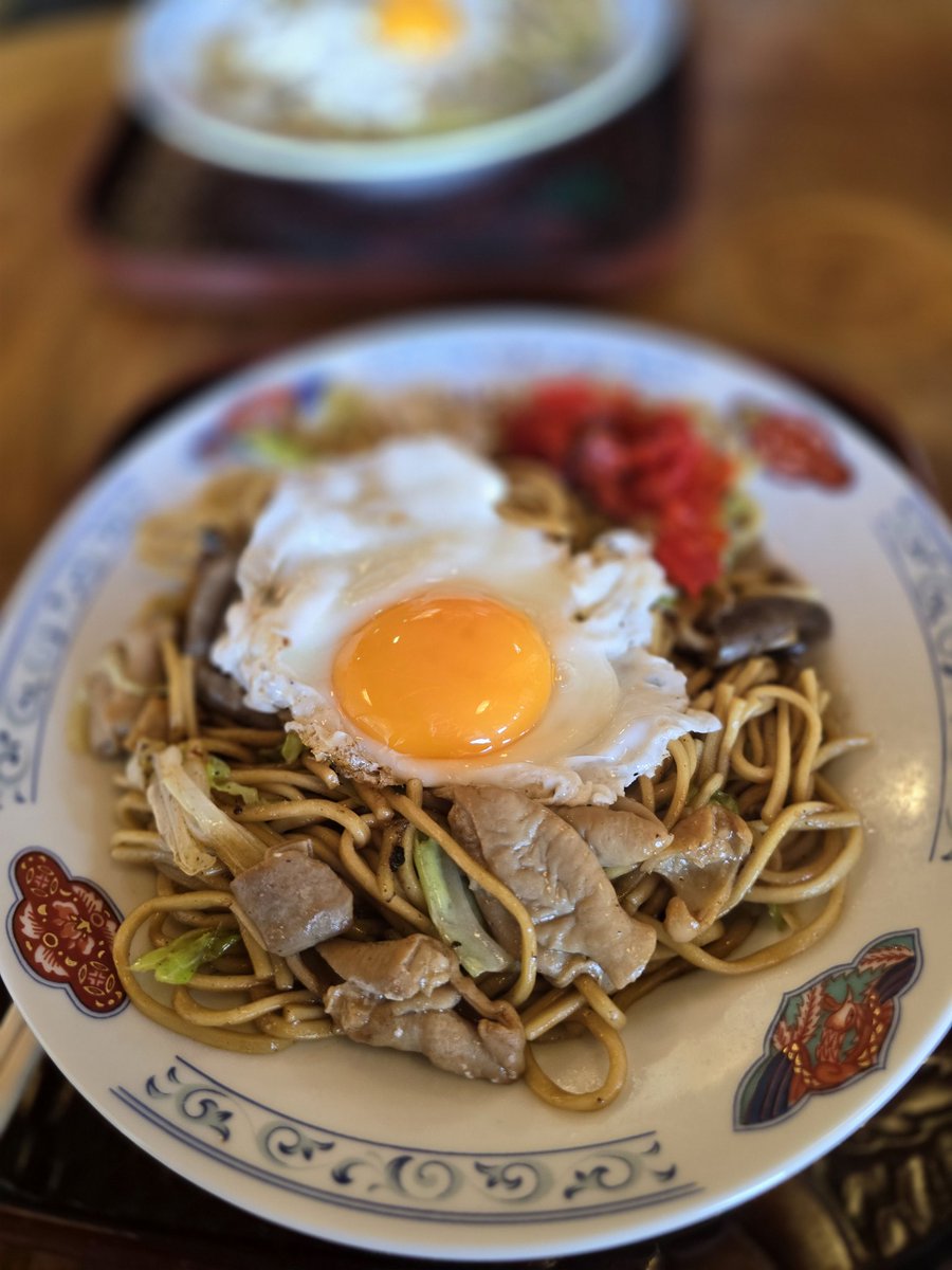 みかちゃんこんちは、昨日なんですが秋田県横手市の名物！横手焼きそばを食に行ってきました！間髪入れずにハシゴして連続2件も！何年かぶりに行ってきたけど、美味かった〜(*´艸`*)♡あともう一軒行こうと思ったけども…同行者がもう一軒は持ち無理って言われたので…諦めました…(^_^;)　#cfmasmo