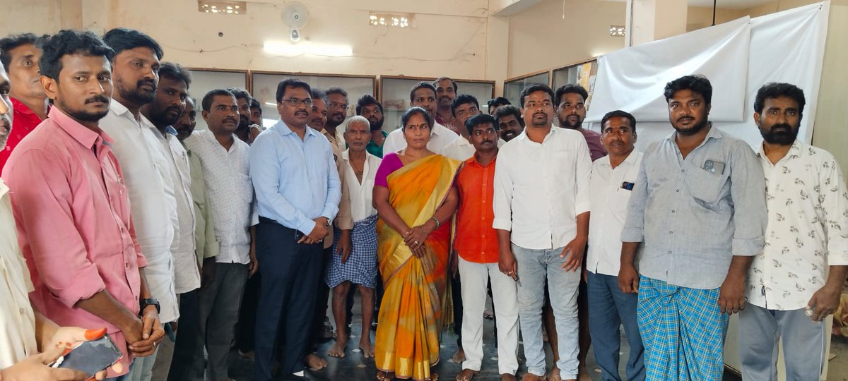 AP_Skill's tweet photo. MD&CEO P.Raja Babu , IAS Visited- Anakapalli District
On 17-07-2024 MD & CEO sir visited Etikoppaka Village, Anakapalli District.He toured the toy-making units and had a productive interaction with the artisans.
#APSSDC #apskilldevelopmentminister #NaraLokesh #APSSDC #MDCEO https://t.co/MhYvxBnTlD