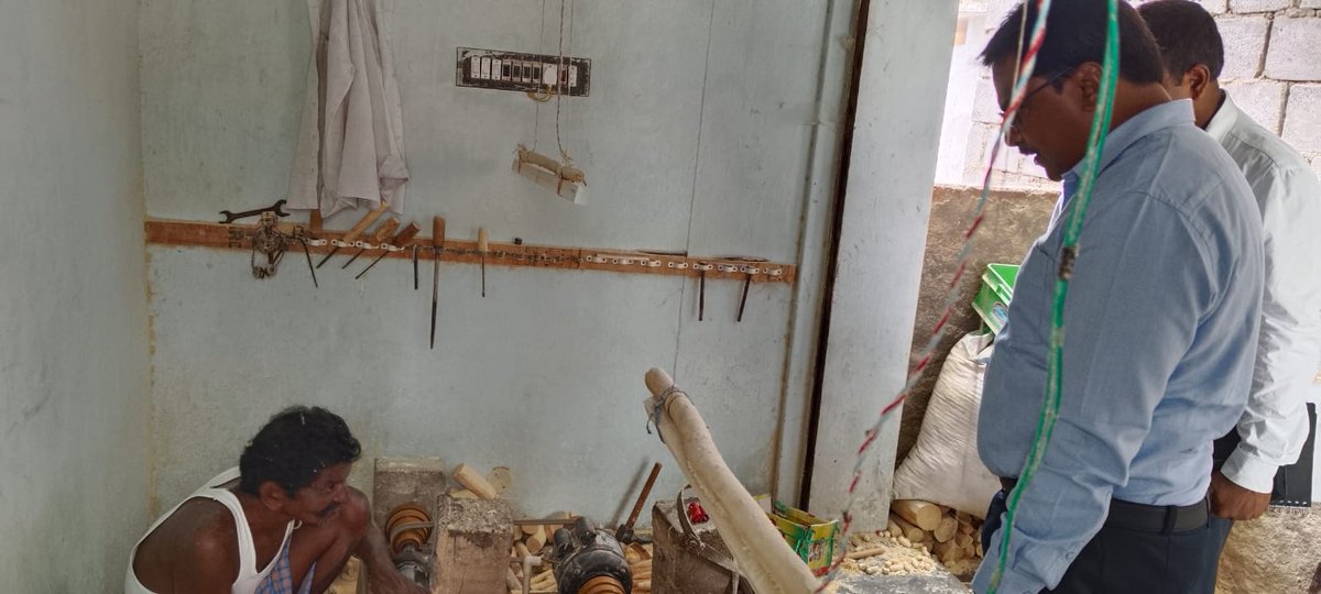 AP_Skill's tweet photo. MD&CEO P.Raja Babu , IAS Visited- Anakapalli District
On 17-07-2024 MD & CEO sir visited Etikoppaka Village, Anakapalli District.He toured the toy-making units and had a productive interaction with the artisans.
#APSSDC #apskilldevelopmentminister #NaraLokesh #APSSDC #MDCEO https://t.co/MhYvxBnTlD