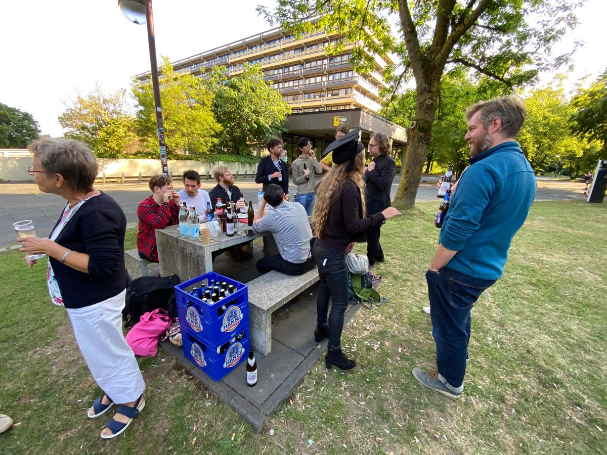 Almost to the day a year ago I defended my PhD and I just found again all these pics of the day, especially of the amazing celebration BBQ we had afterwards! 😍
It's so nice that our institute allows everyone to attend defenses so that my friends and family could be there too 😊