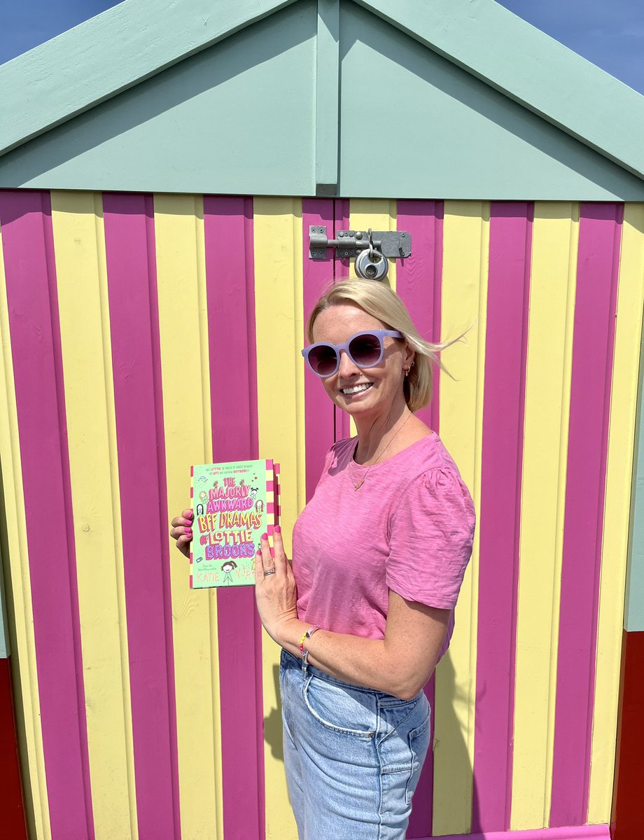I come to share some good news: 

The sun is finally shining ☀️ 
My new book is out 📕 
I found a beach hut that perfectly matches it! 💛💖

What a time to be alive! 🤩

Anyway you can order the said book here if you like (or don’t, it’s up to you!)

linktr.ee/LottieBrooks